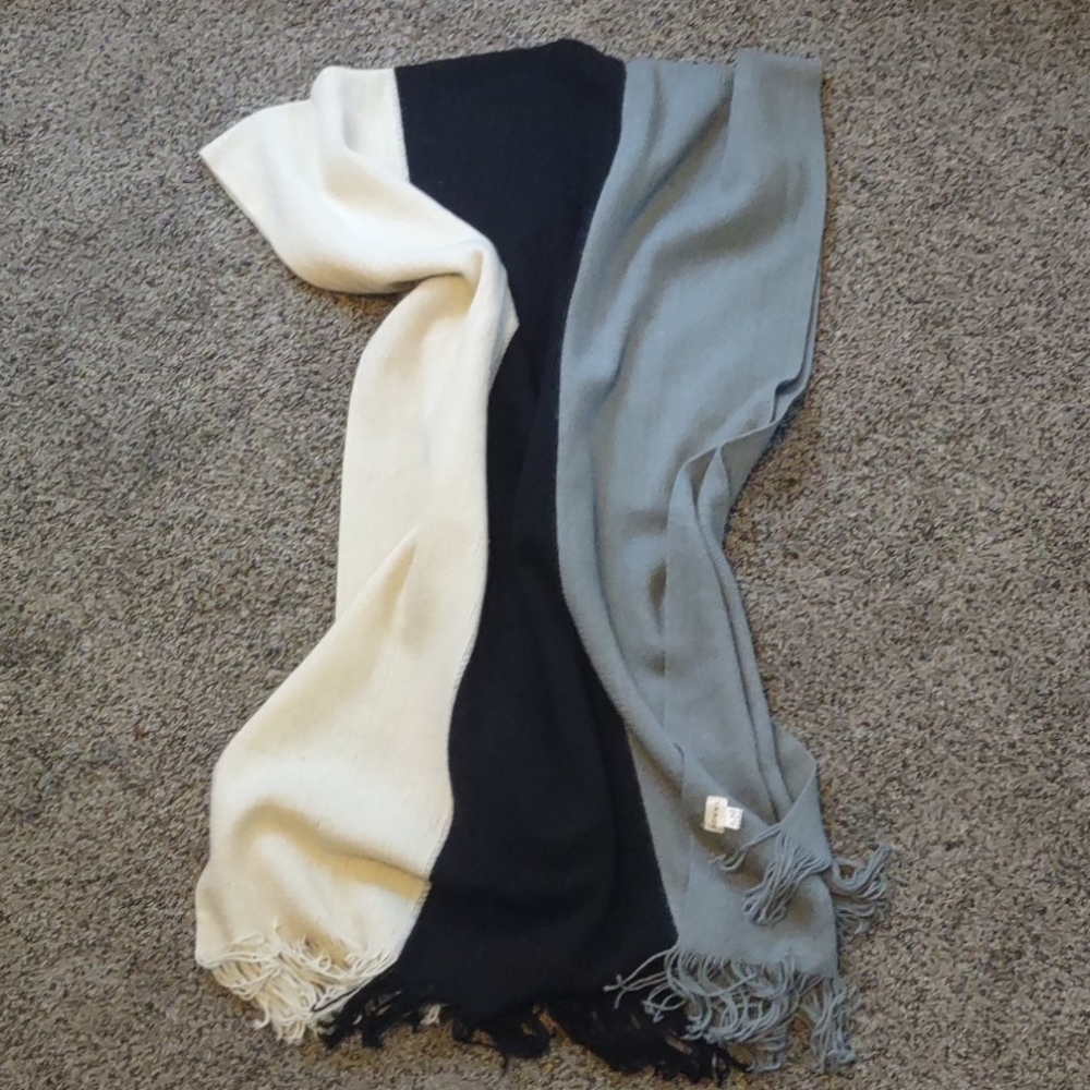 Knitted DONNI wrap scarf
